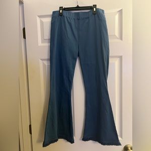 UMGEE Flair Leg, Frayed Hem, Pull On Stretch Jeans Size Large